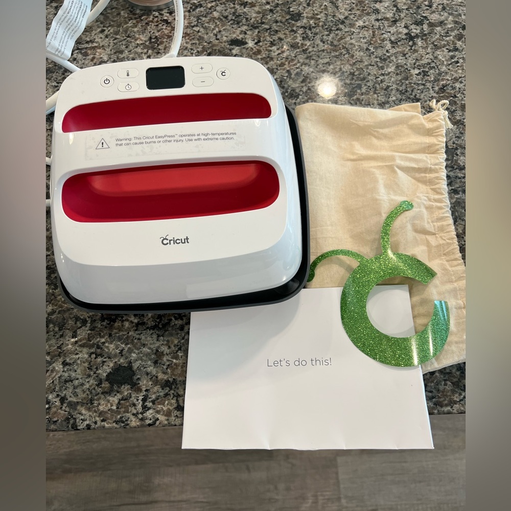 Cricut® Easypress 2 Raspberry color